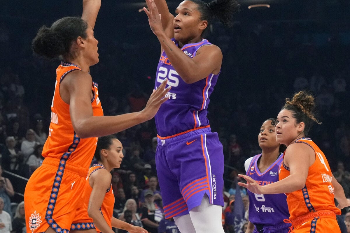 Phoenix Mercury forward Alyssa Thomas (25) Connecticut Sun center Olivia Nelson-Ododa (10) at Mortgage Matchup Center in Phoenix on July 19, 2026.
