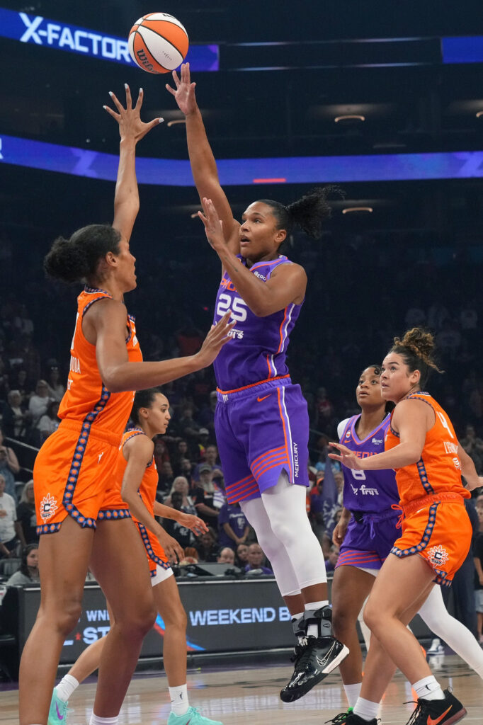 Phoenix Mercury forward Alyssa Thomas (25) Connecticut Sun center Olivia Nelson-Ododa (10) at Mortgage Matchup Center in Phoenix on July 19, 2026.