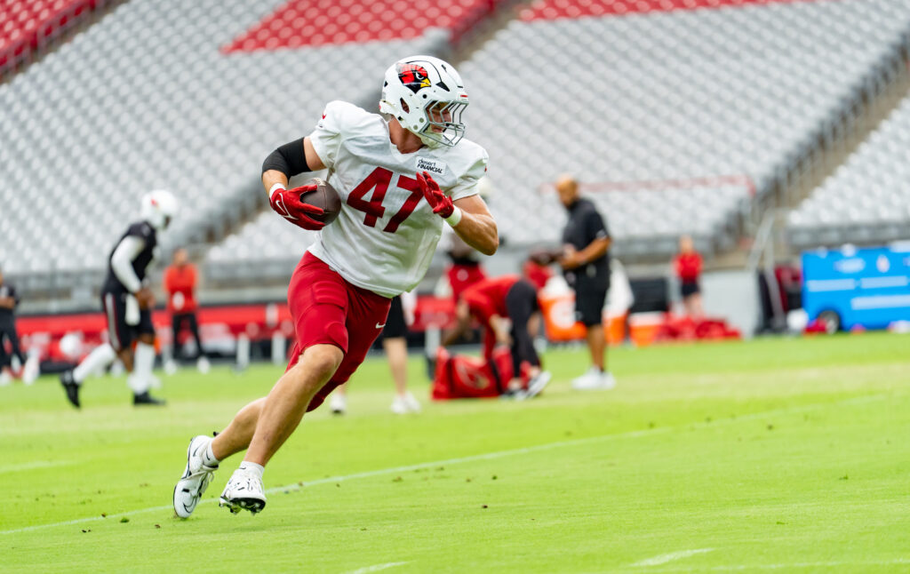 Arizona Cardinals Teagan Quitoriano (47) runs with the ball during training camp at State Farm Stadium in Glendale on Aug. 11, 2026.
