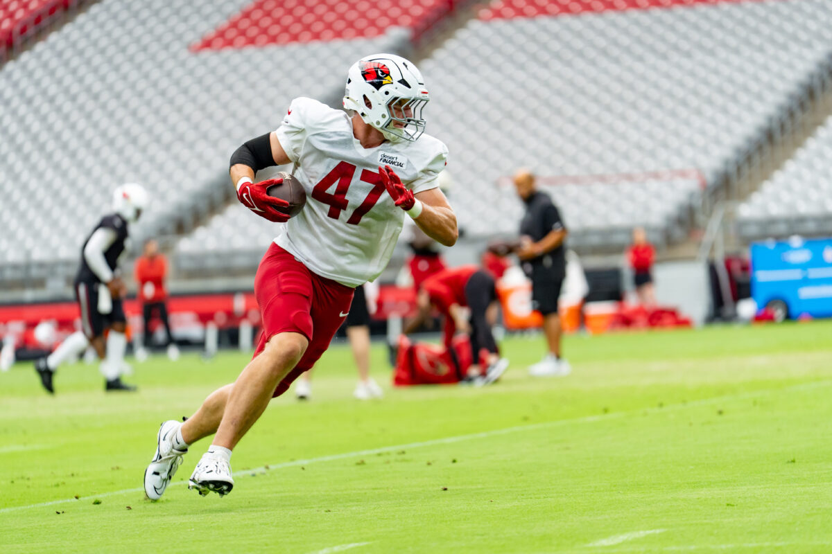 Arizona Cardinals Teagan Quitoriano (47) runs with the ball during training camp at State Farm Stadium in Glendale on Aug. 11, 2026.