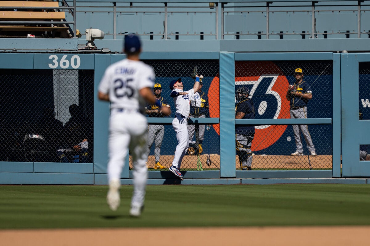 Aug 16, 2026; Los Angeles, California, USA; Los Angeles Dodgers right fielder Kyle Tucker (23) misses a fly ball in the ninth inning against the Milwaukee Brewers at Dodger Stadium. Mandatory Credit: Jon Endow-Imagn Images