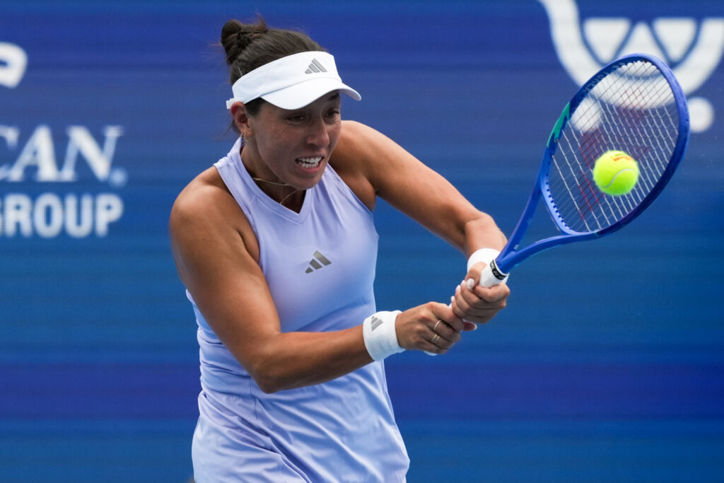 Aug 19, 2026; Mason, OH, USA; Jessica Pegula (USA) returns a shot against Sorana Cirstea (ROU) during the Cincinnati Open at Lindner Family Tennis Center. Mandatory Credit: Aaron Doster-Imagn Images