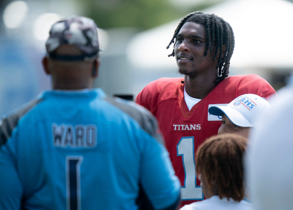 Tennessee Titans quarterback Cam Ward (1) signs autographs after the joint practice with the Seattle Seahawks at Vanderbilt Health Football Center Friday, Aug. 21, 2026.