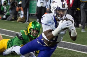 James Madison’s George Pettaway, right, pulls down a touchdown reception ahead of Oregon’s Brayden Platt during the third quarter at Autzen Stadium in Eugene Dec. 20, 2025.