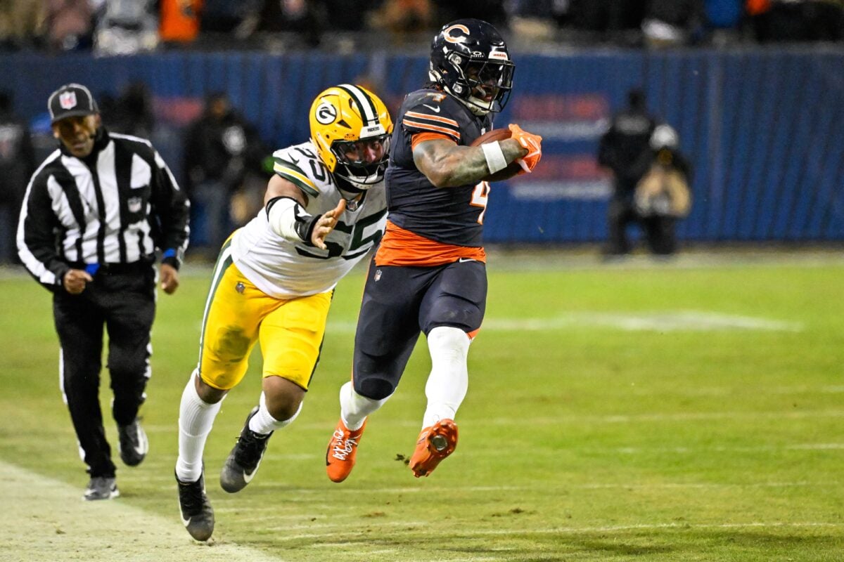 Jan 10, 2026; Chicago, IL, USA; in Chicago Bears running back D'Andre Swift (4) runs with the ball against Green Bay Packers defensive end Kingsley Enagbare (55) during an NFC Wild Card Round game at Soldier Field. Mandatory Credit: Matt Marton-Imagn Images