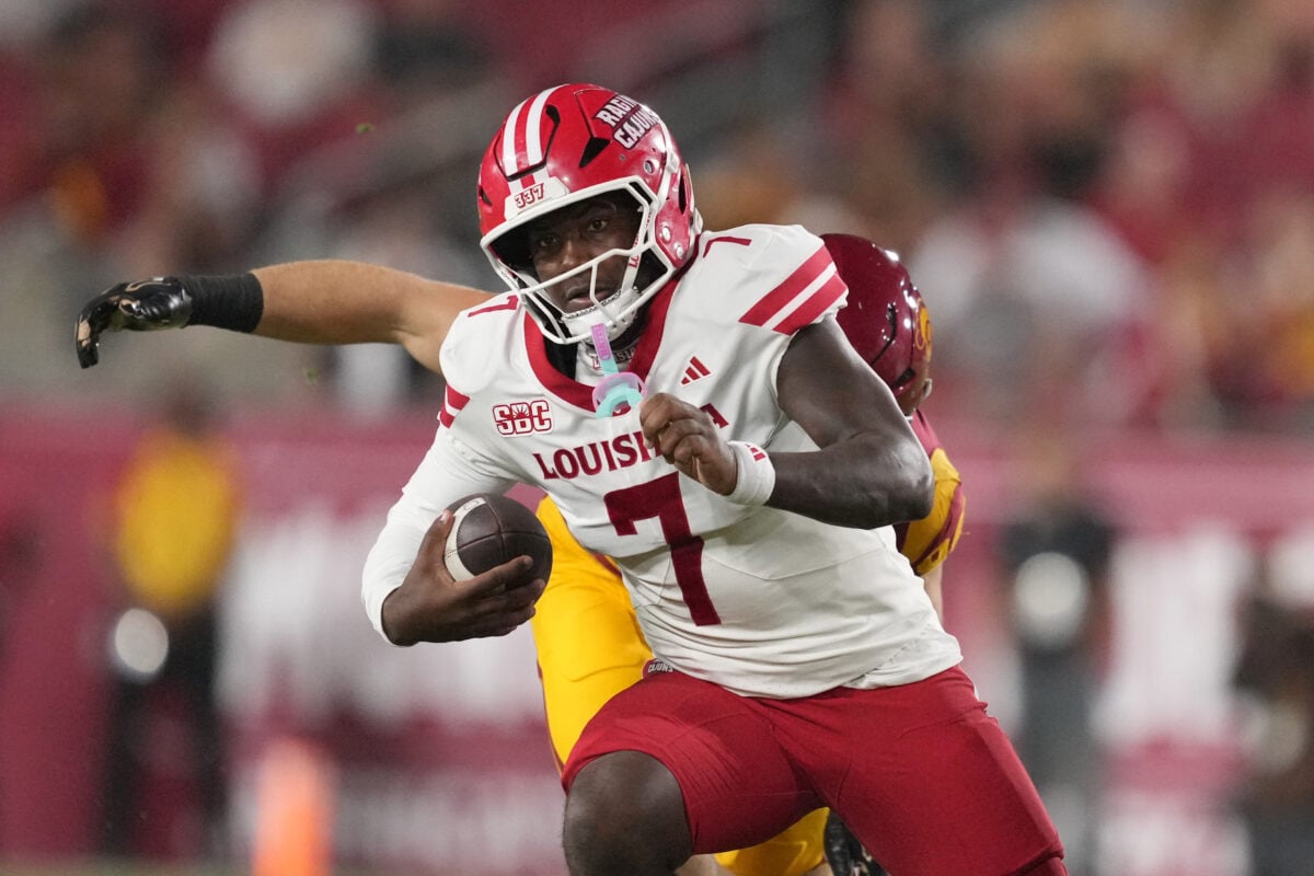 Sep 12, 2026; Los Angeles, California, USA; Louisiana Ragin' Cajuns quarterback Lunch Winfield (7) carries the ball against the Southern California Trojans in the first half at United Airlines Field at Los Angeles Memorial Coliseum. Mandatory Credit: Kirby Lee-Imagn Images