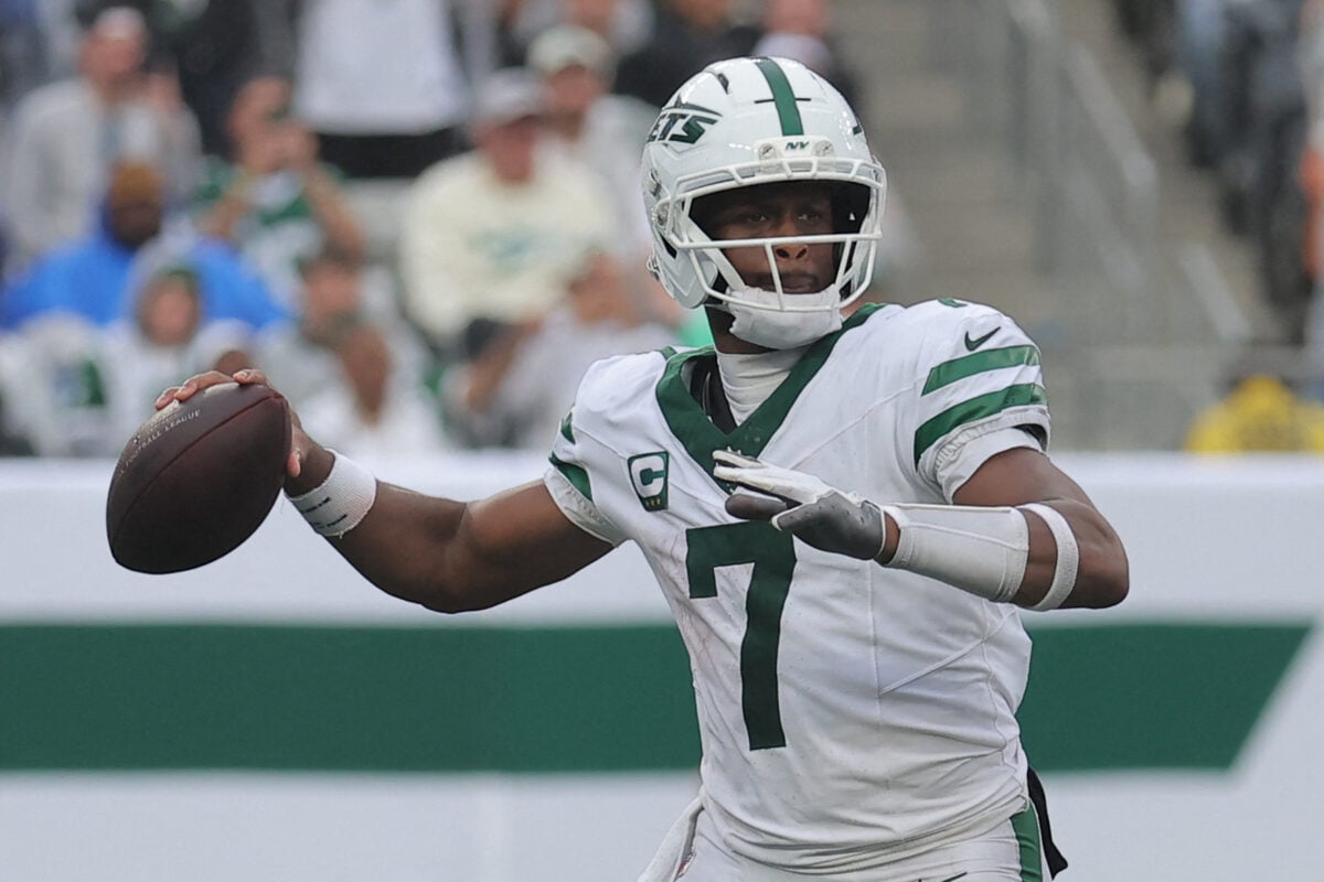 Sep 20, 2026; East Rutherford, New Jersey, USA;  New York Jets quarterback Geno Smith (7) stands in the pocket against the New York Jets during the third quarter at MetLife Stadium.  Mandatory Credit: Brad Penner-Imagn Images