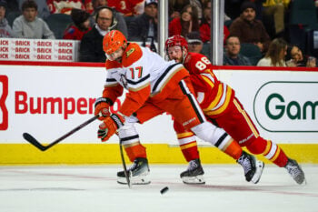 Oct 10, 2026; Calgary, Alberta, CAN; Anaheim Ducks left wing Alex Killorn (17) and Calgary Flames left wing Joel Farabee (86) battle for the puck during the third period at Scotiabank Saddledome. Mandatory Credit: Sergei Belski-Imagn Images