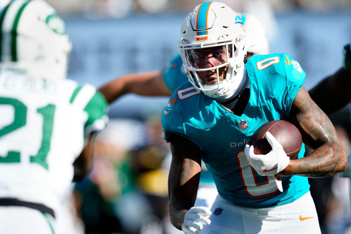 Miami Dolphins running back Ollie Gordon II (0) runs with the ball, Sunday, Oct. 25, 2026, at East Rutherford.