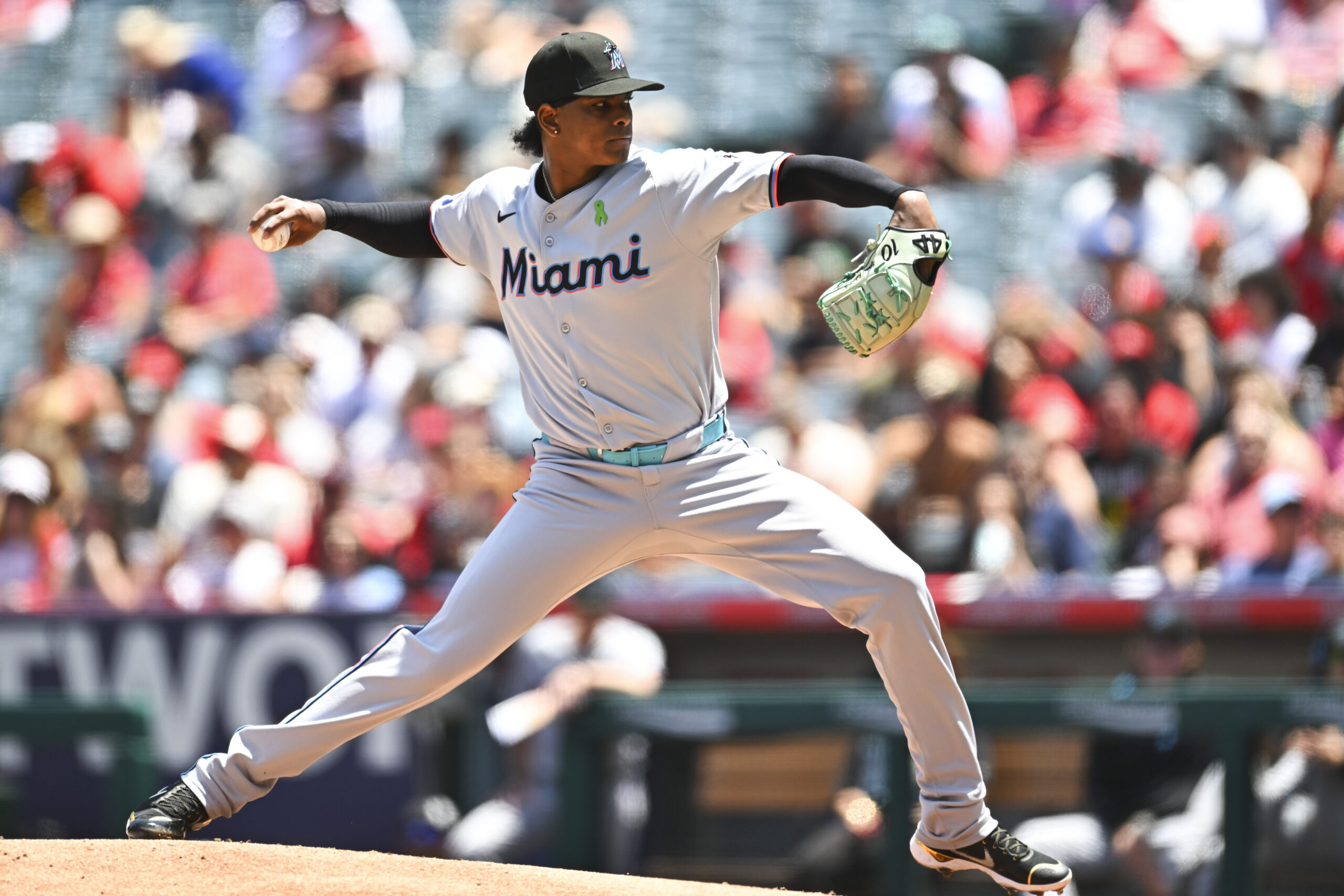 May 25, 2025; Anaheim, California, USA; Miami Marlins starting pitcher Edward Cabrera (27) throws a pitch against the Los Angeles Angels during the first inning at Angel Stadium. Mandatory Credit: Jonathan Hui-Imagn Images