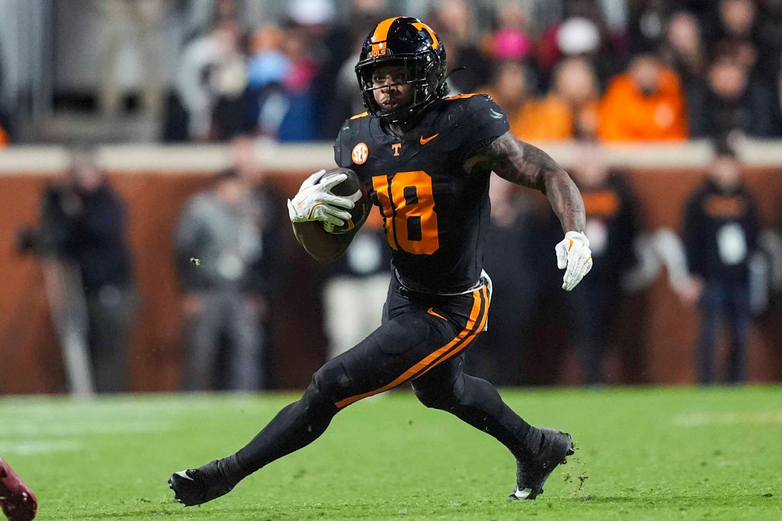 Tennessee running back DeSean Bishop (18) carries the ball during a NCAA football game between the Tennessee Volunteers and Oklahoma Sooners at Neyland Stadium in Knoxville, Tenn., on November 1, 2025.
