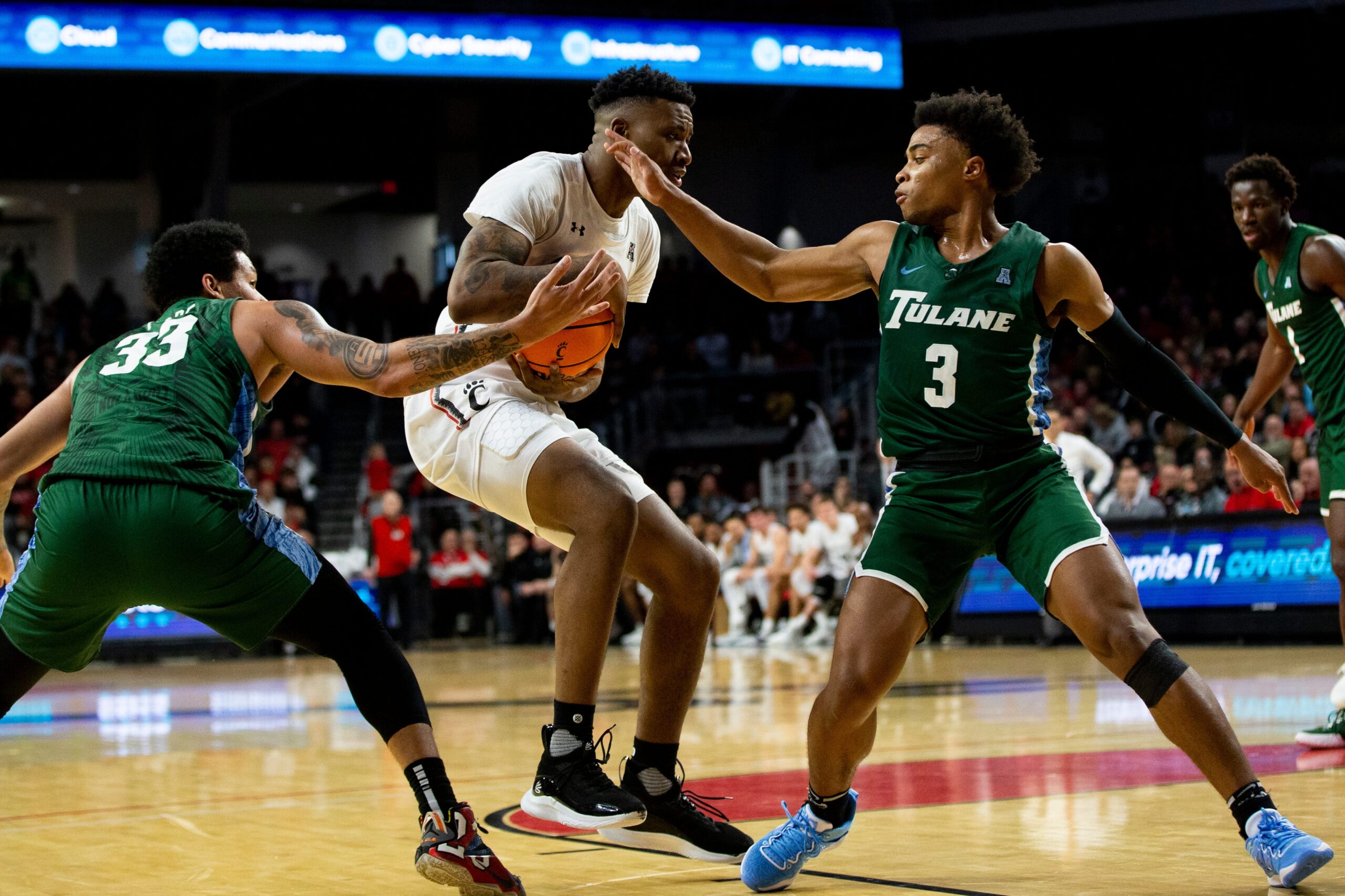 Cincinnati Bearcats guard Landers Nolley II (2) defends the ball against Tulane Green Wave forward Tylan Pope (33) and Tulane Green Wave guard Jalen Cook (3) during the first half of an NCAA men   s college basketball game on Thursday, Dec. 29, 2022, at Fifth Third Arena in Cincinnati. The Bearcats defeated the Green Wave 88-77 with a crowd of 9,484.

Tulane Green Wave At Cincinnati Bearcats Ncaa Basketball Dec 29