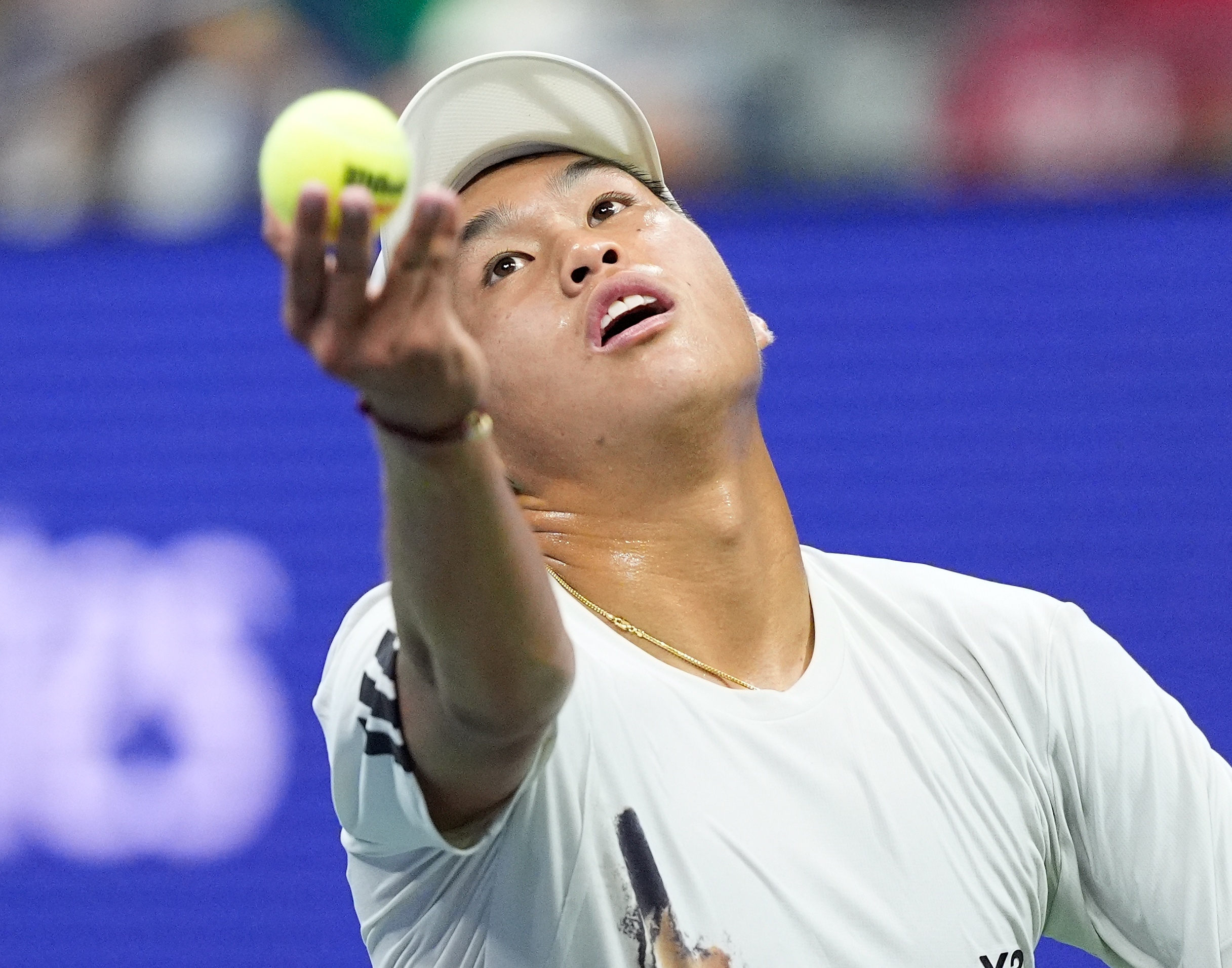 Aug 24, 2025; Flushing, NY, USA;  Learner Tien (USA) hits to Novak Djokovic (SRB) on day one of the 2025 U.S. Open tennis tournament at the USTA Billie Jean King National Tennis Center. Mandatory Credit: Robert Deutsch-Imagn Images