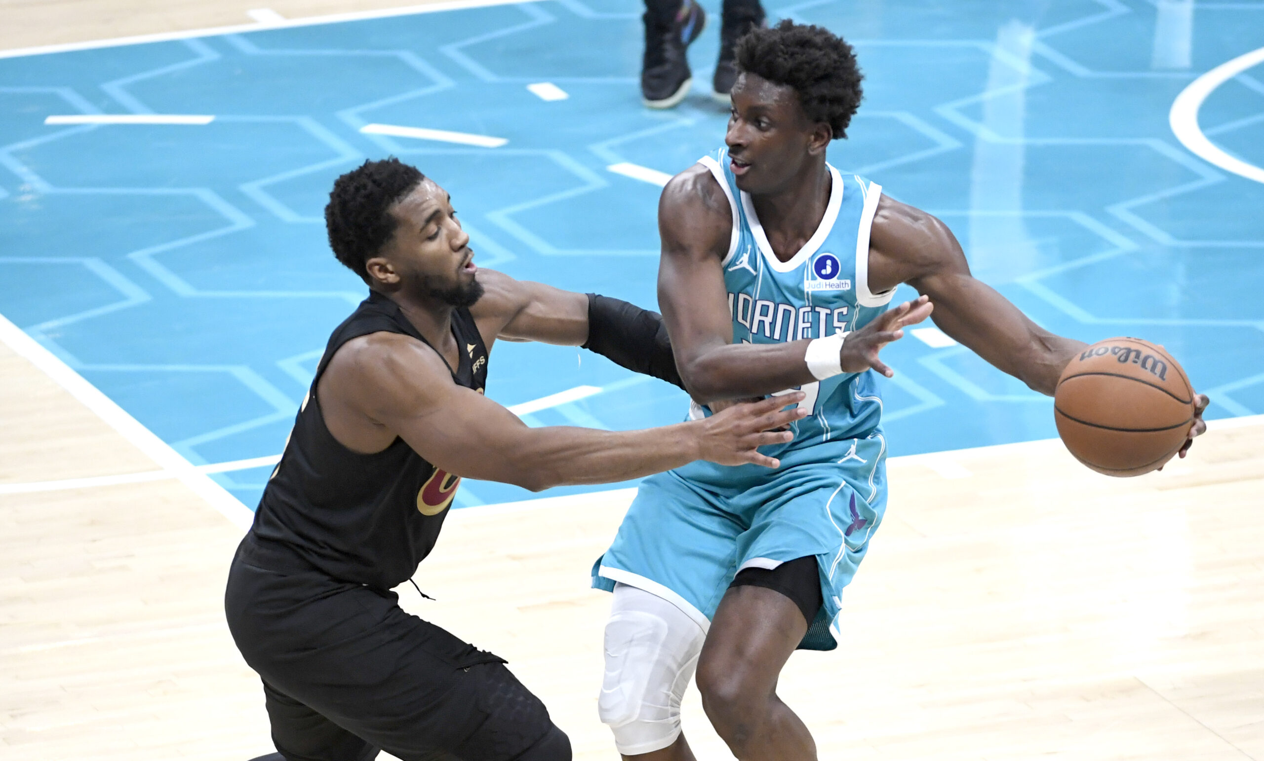 Jan 21, 2026; Charlotte, North Carolina, USA;  Charlotte Hornets center Moussa Diabate (14) takes the ball from Cleveland Cavaliers guard Donovan Mitchell (45) during the second half at the Spectrum Center. Mandatory Credit: Sam Sharpe-Imagn Images