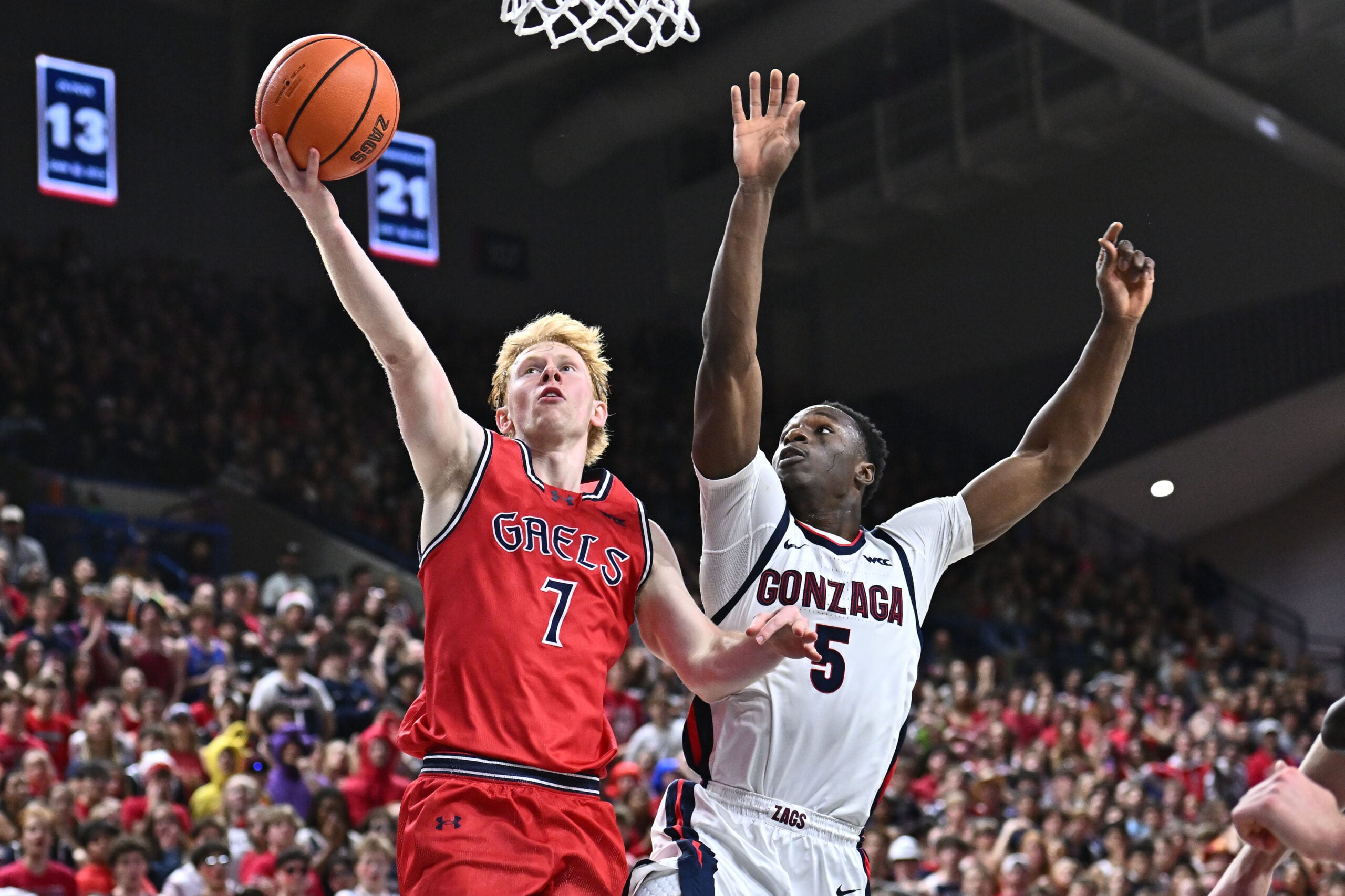 Jan 31, 2026; Spokane, Washington, USA; Saint Mary's Gaels guard Joshua Dent (7) shoots the ball against Gonzaga Bulldogs forward Emmanuel Innocenti (5) in the second half at McCarthey Athletic Center. Gonzaga Bulldogs won 73-65. Mandatory Credit: James Snook-Imagn Images