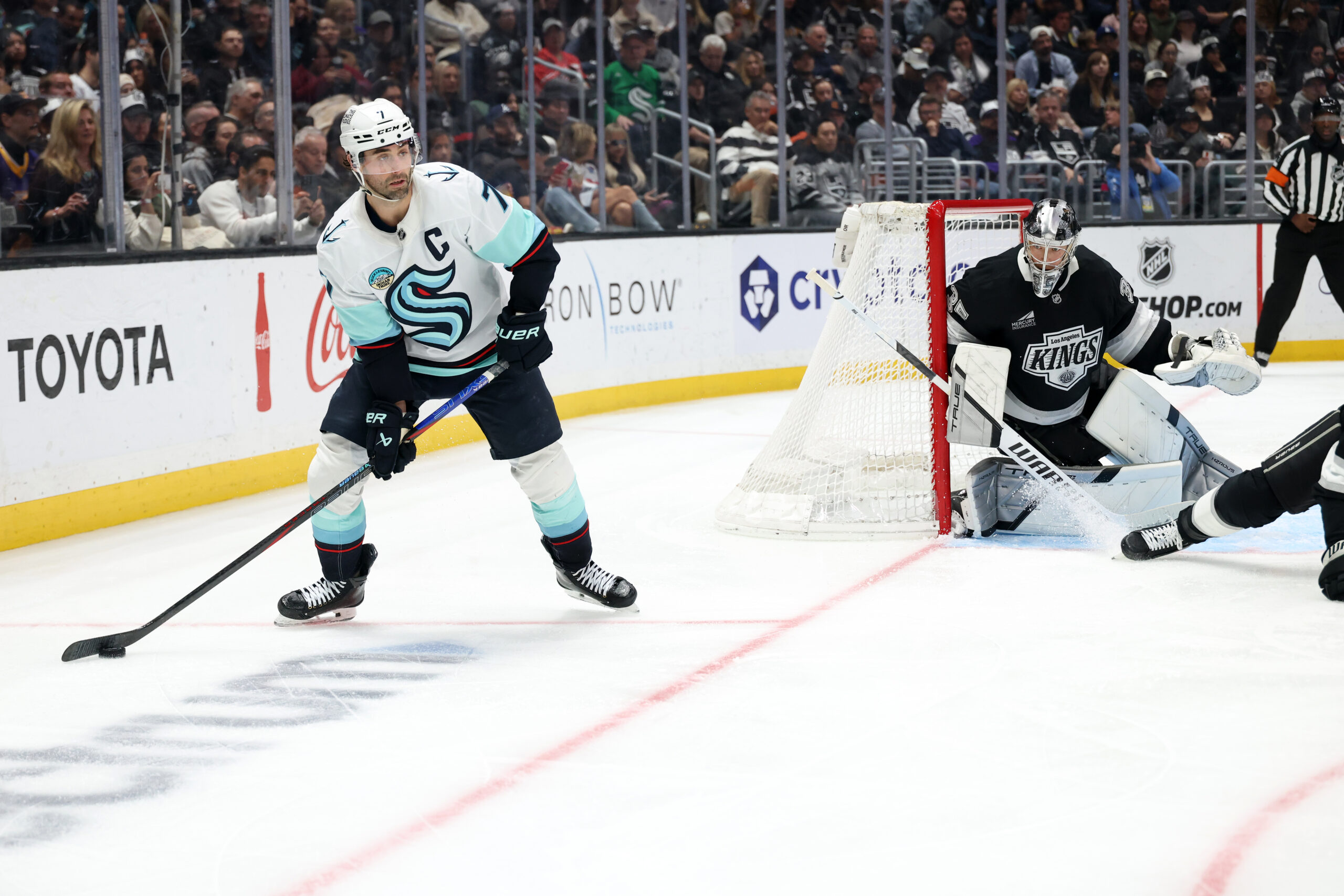 Feb 4, 2026; Los Angeles, California, USA;  Seattle Kraken right wing Jordan Eberle (7) controls the puck as Los Angeles Kings goaltender Darcy Kuemper (35) defends the goal during the third period at Crypto.com Arena. Mandatory Credit: Kiyoshi Mio-Imagn Images