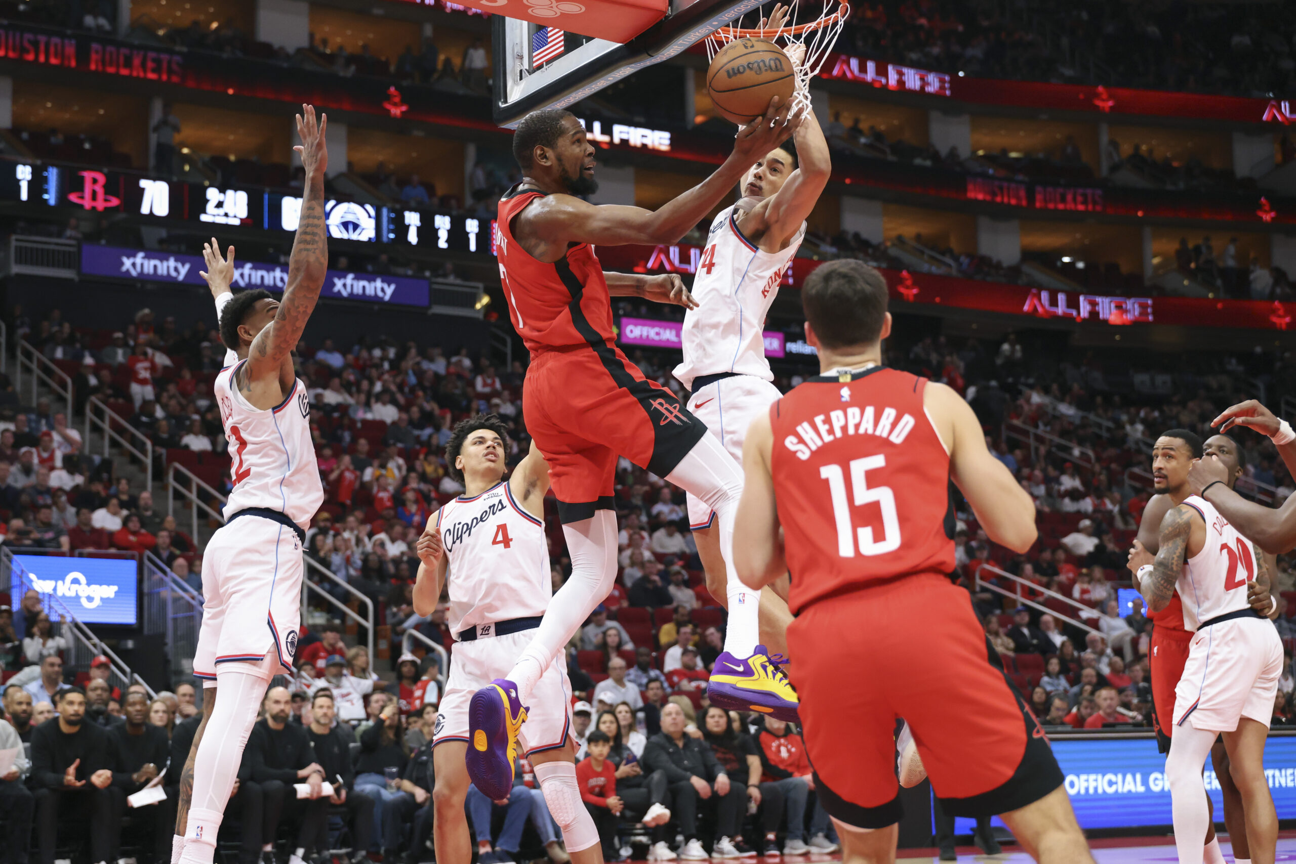 Feb 10, 2026; Houston, Texas, USA; Houston Rockets forward Kevin Durant (7) attempts to score a basket as Los Angeles Clippers center Yanic Konan Niederhauser (14) defends during the third quarter at Toyota Center. Mandatory Credit: Troy Taormina-Imagn Images