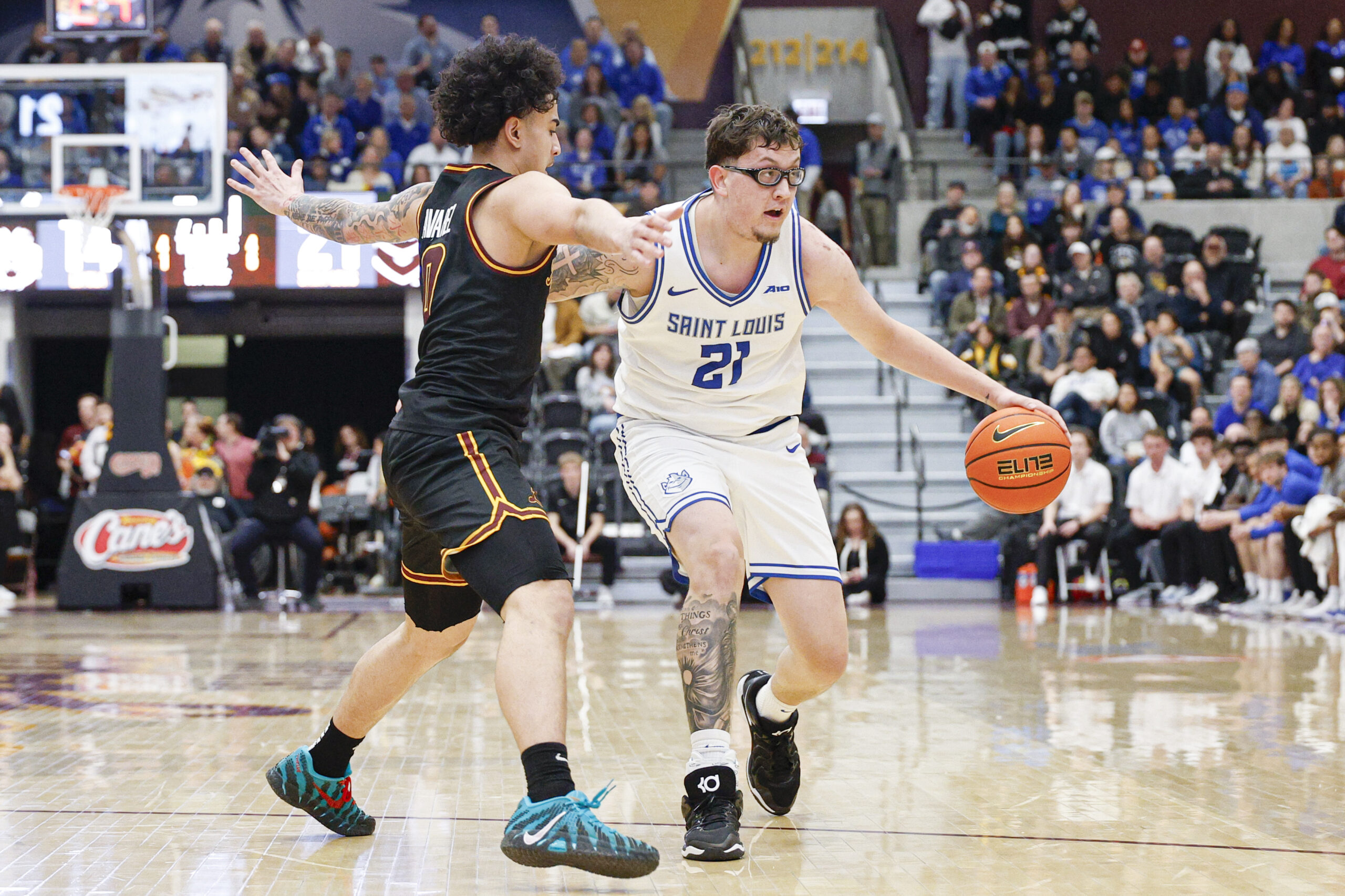 Feb 13, 2026; Chicago, Illinois, USA; Loyola Chicago Ramblers guard Deywilk Tavarez (0) defends against Saint Louis Billikens center Robbie Avila (21) during the first half at Joseph J. Gentile Arena. Mandatory Credit: Kamil Krzaczynski-Imagn Images