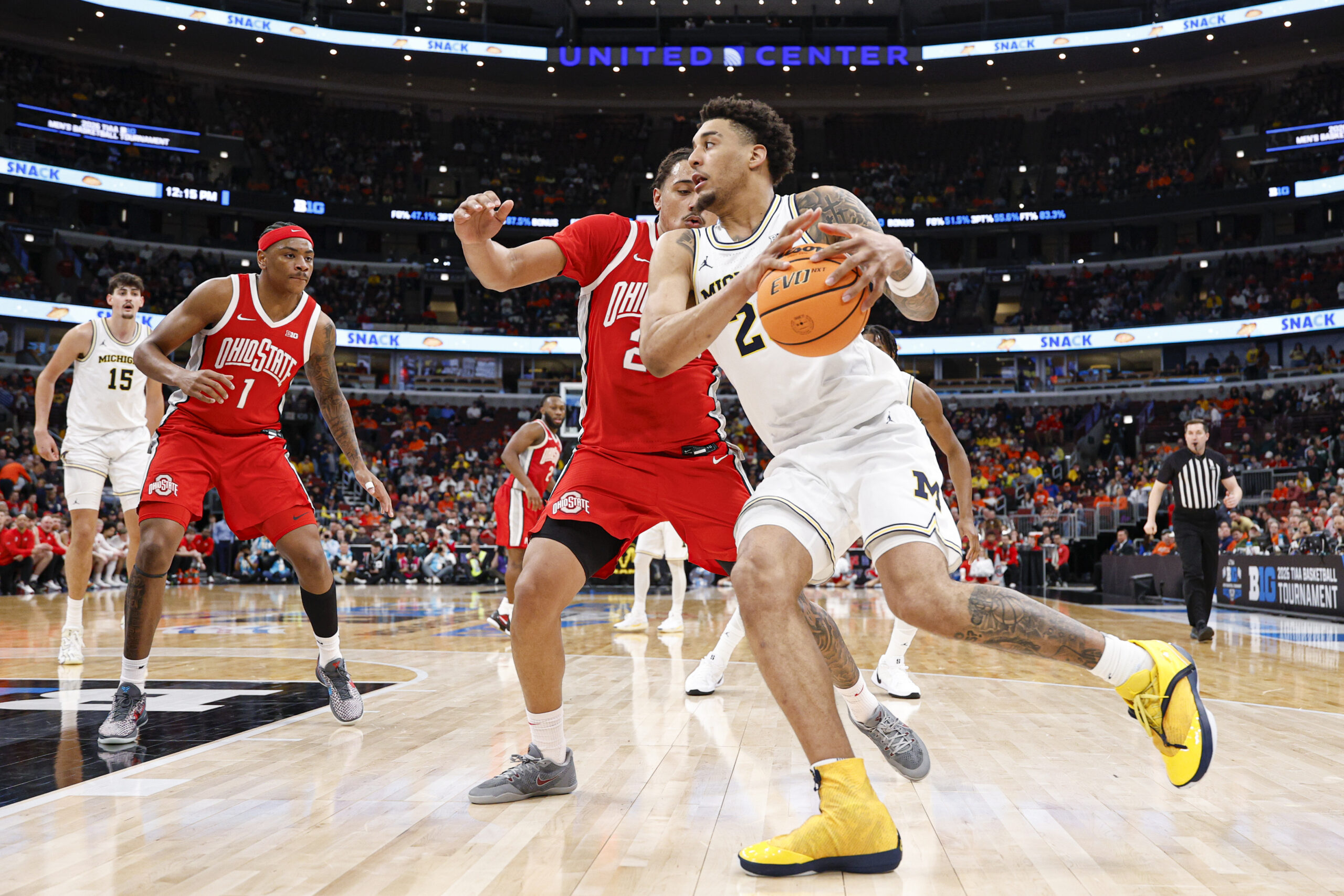 Mar 13, 2026; Chicago, IL, USA; Michigan Wolverines forward Yaxel Lendeborg (23) drives to the basket against the Ohio State Buckeyes during the second half at United Center. Mandatory Credit: Kamil Krzaczynski-Imagn Images