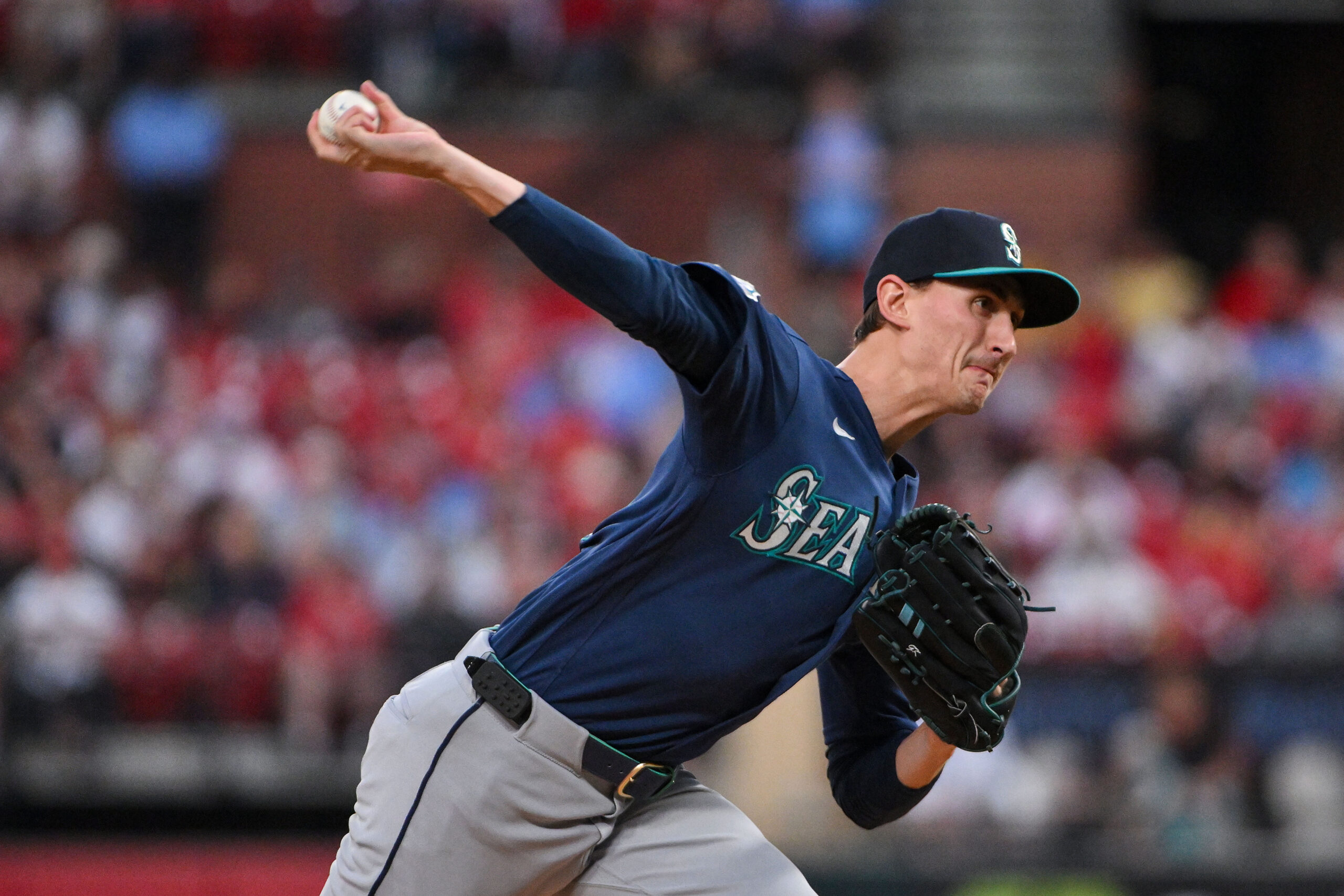 Apr 24, 2026; St. Louis, Missouri, USA; Seattle Mariners starting pitcher George Kirby (68) pitches against the St. Louis Cardinals during the second inning at Busch Stadium. Mandatory Credit: Jeff Curry-Imagn Images