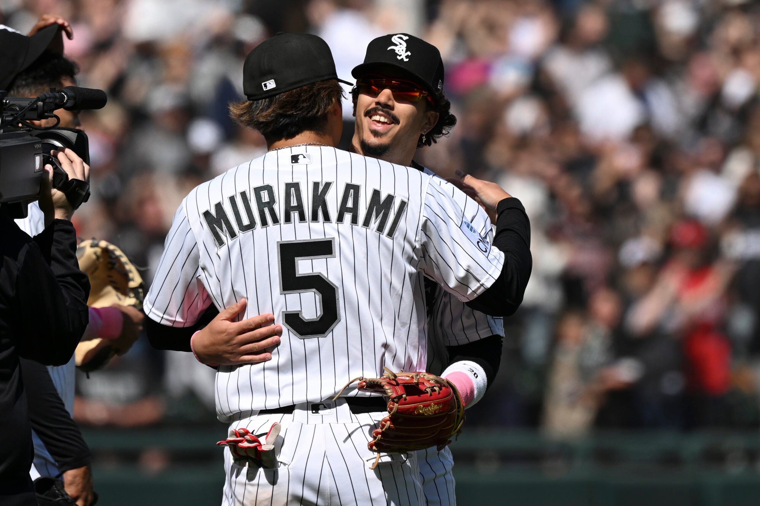 May 10, 2026; Chicago, Illinois, USA; Chicago White Sox first baseman Munetaka Murakami (5) hugs third baseman Miguel Vargas (20) after the game against the Seattle Mariners at Rate Field. Mandatory Credit: Matt Marton-Imagn Images