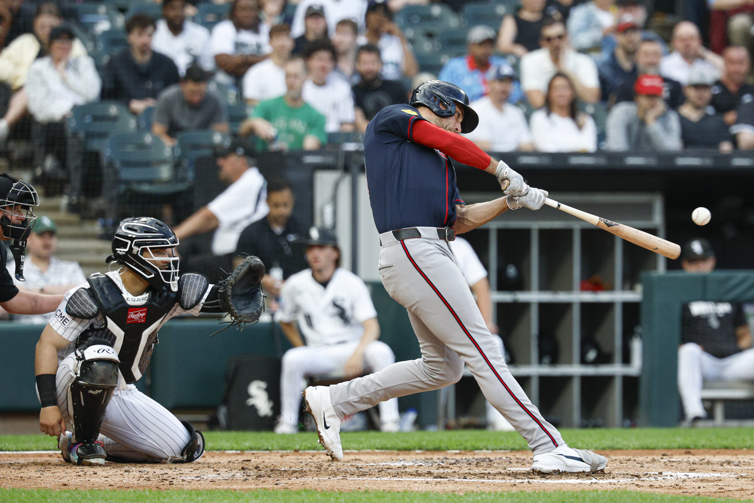 Jun 10, 2026; Chicago, Illinois, USA; Atlanta Braves first baseman Matt Olson (28) singles against the Chicago White Sox during the third inning at Rate Field. Mandatory Credit: Kamil Krzaczynski-Imagn Images