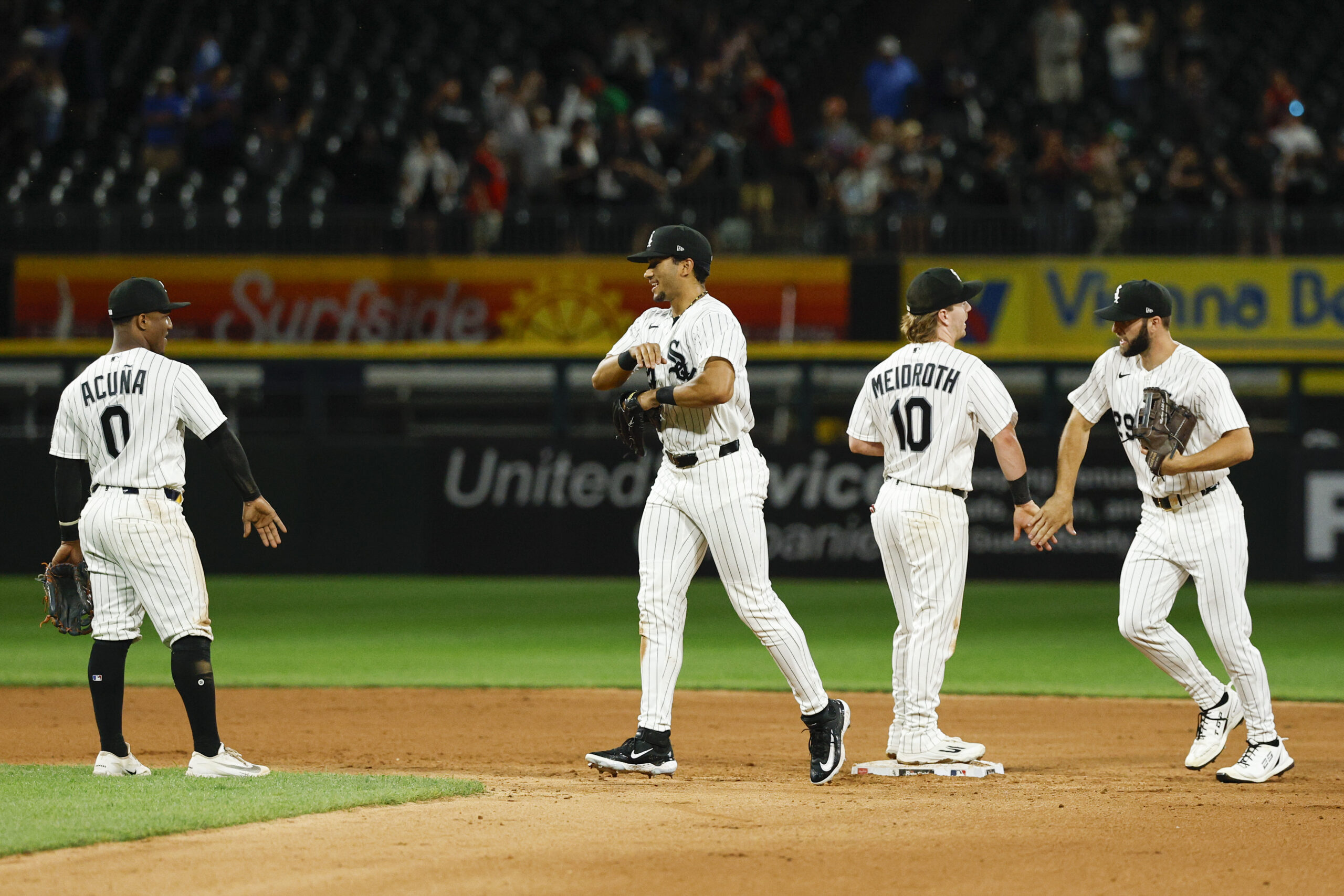 Jun 10, 2026; Chicago, Illinois, USA; Chicago White Sox players celebrate team's win against the Atlanta Braves at Rate Field. Mandatory Credit: Kamil Krzaczynski-Imagn Images