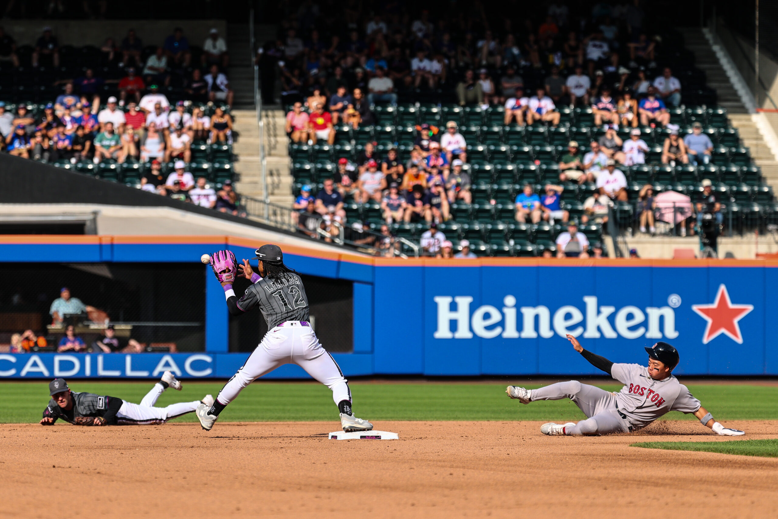 Jul 11, 2026; New York City, New York, USA;  New York Mets shortstop Francisco Lindor (12) catches a toss by second baseman Zack Short (40) forcing out Boston Red Sox shortstop Tsung-Che Cheng (39) during the fifth inning at Citi Field. Mandatory Credit: Vincent Carchietta-Imagn Images
